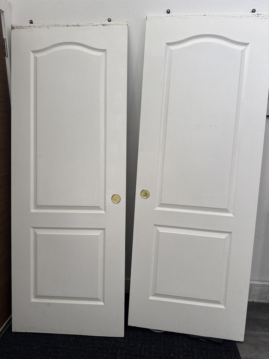 Free closet doors (2) 80”x30”