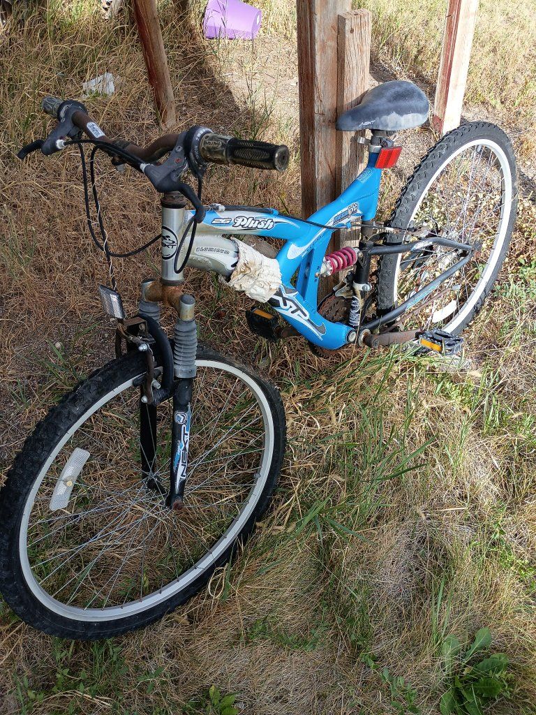 Mongoose XTR 2.5 Plush Full Suspension Mountain Bike - Blue/Silver, Well-Used