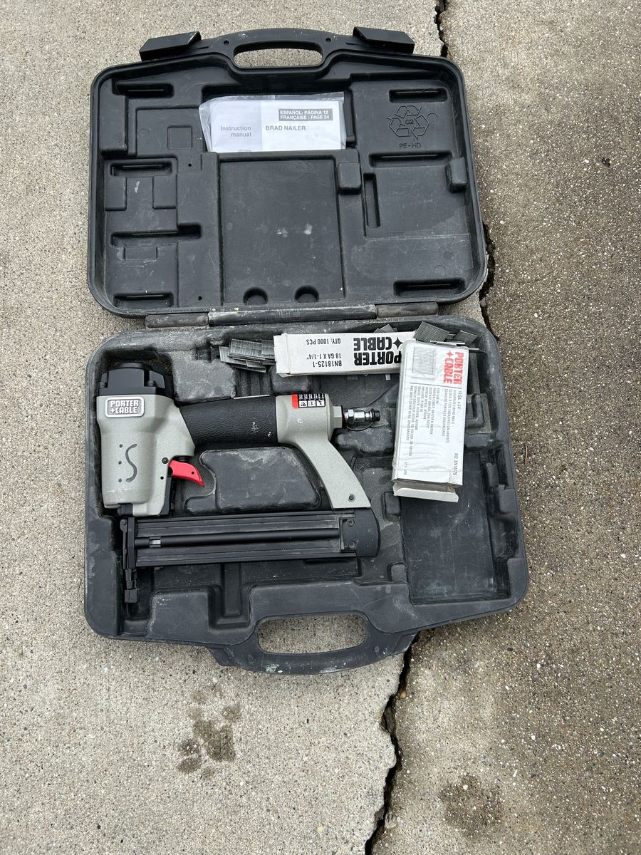 PORTER-CABLE BN125A 18-Gauge 1-1/4" Brad Nailer Kit with Case