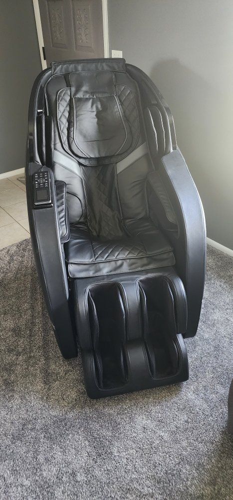 Luxurious Black Full Body Massage Chair with Heat & Zero Gravity Recline