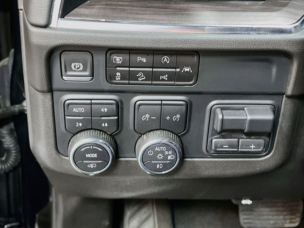 Main image 10