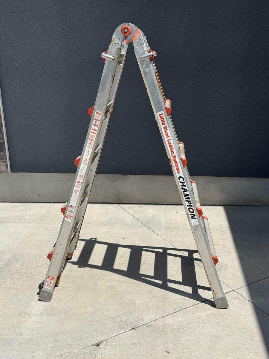 Little Giant M22 Multi-Position Ladder Type 1A
