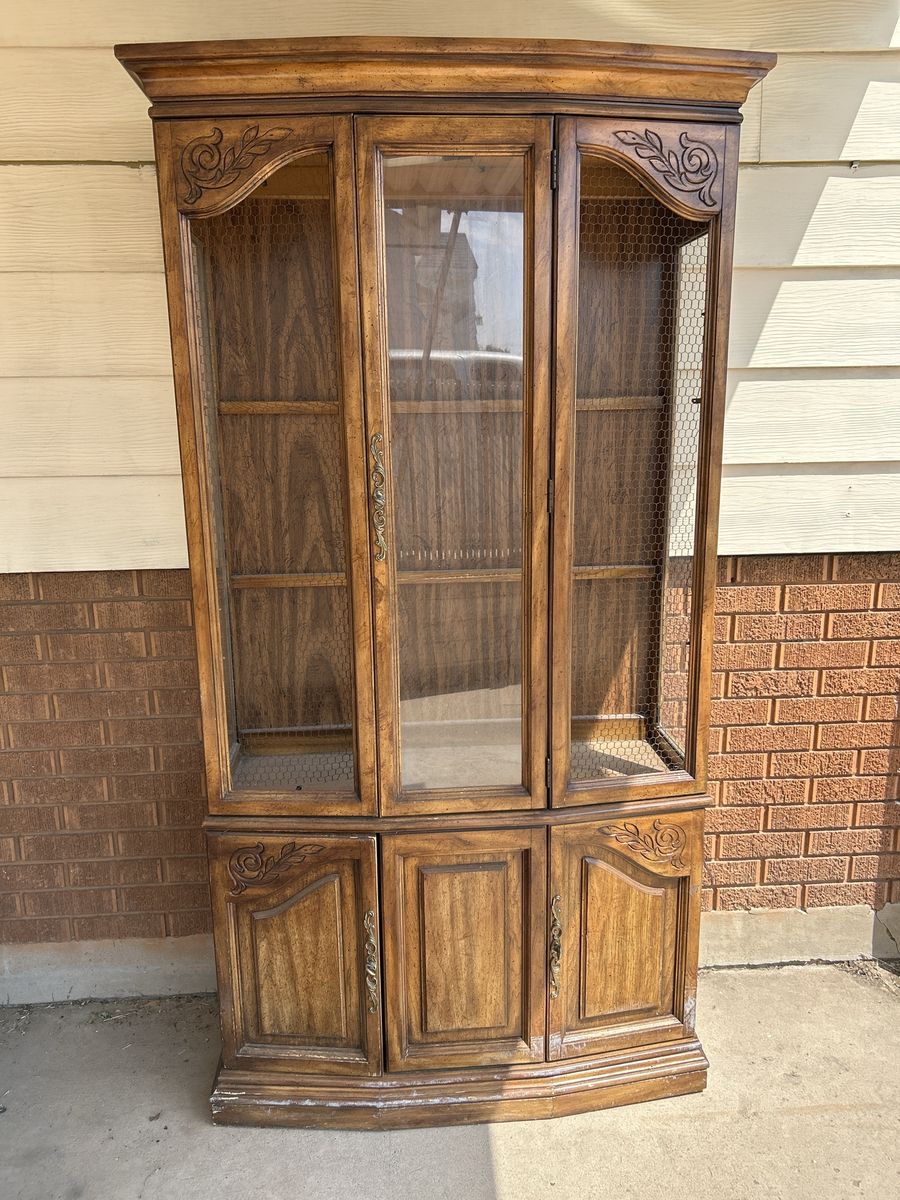 Vintage Solid Wood Curio Cabinet Hutch with Interior Light & Lower Storage