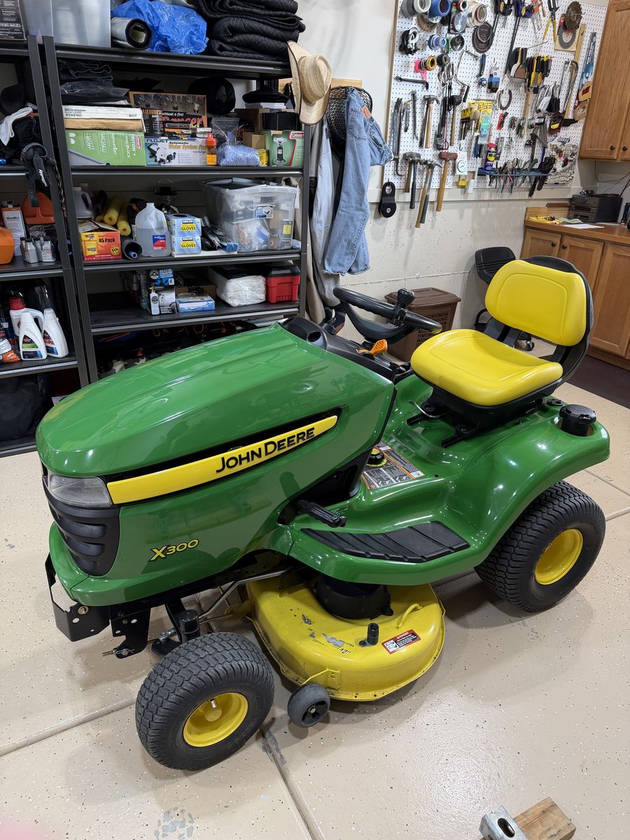 2013 John Deere Riding Lawnmower
