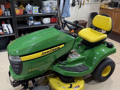 2013 John Deere Riding Lawnmower