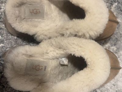 Women's UGG Disquette Slippers Chestnut slides brown fuzzy