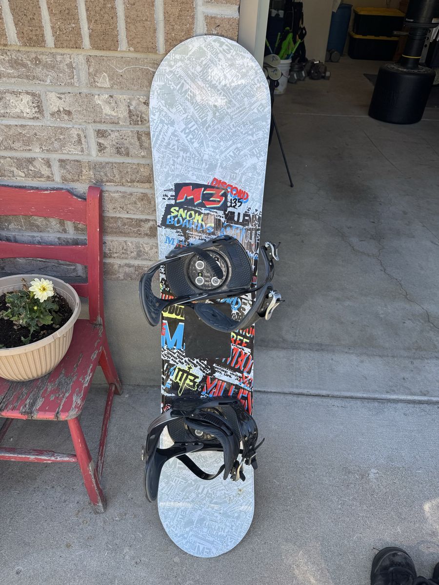 Youth Snowboard and 7 Boots