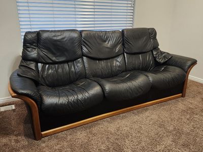 MID CENTURY MODERN EKORNES STRESSLESS SOFA THREE SEATER RECLINING w/ OTTOMAN BLACK LEATHER OTTOMAN DANISH MODERN NICE!