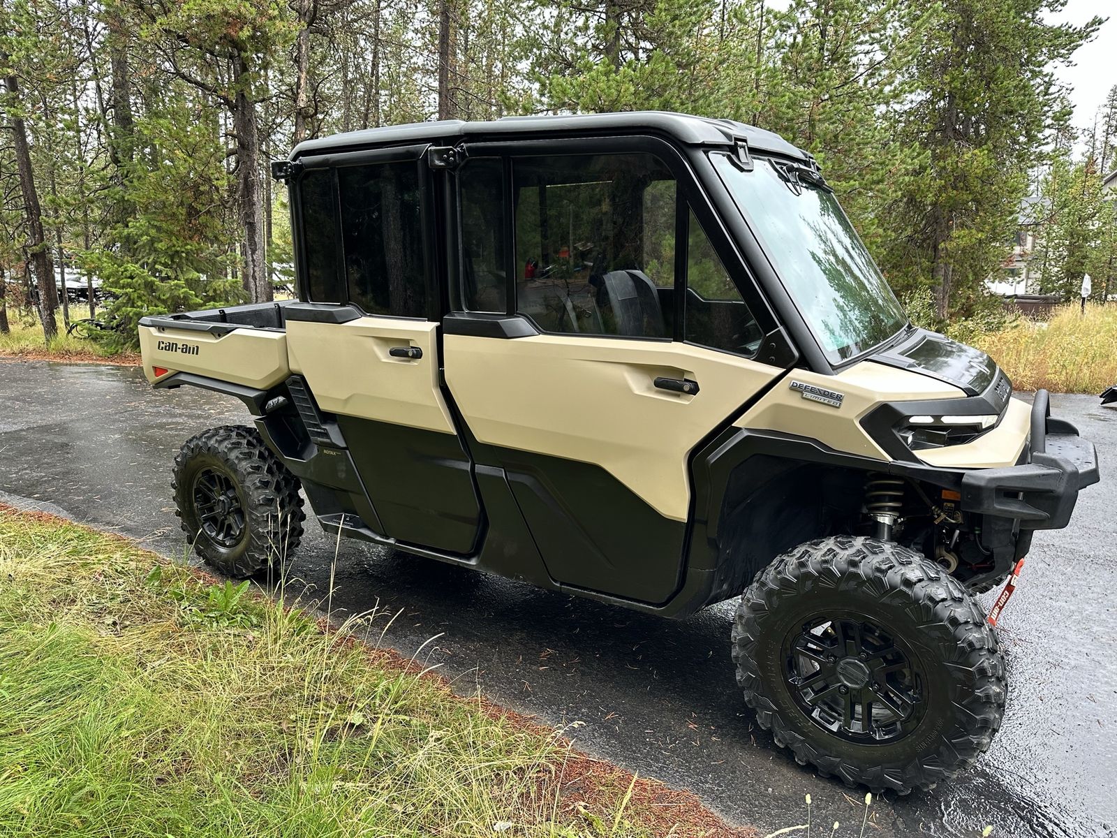 2026 Canam Defender max   HD 11  limited. 