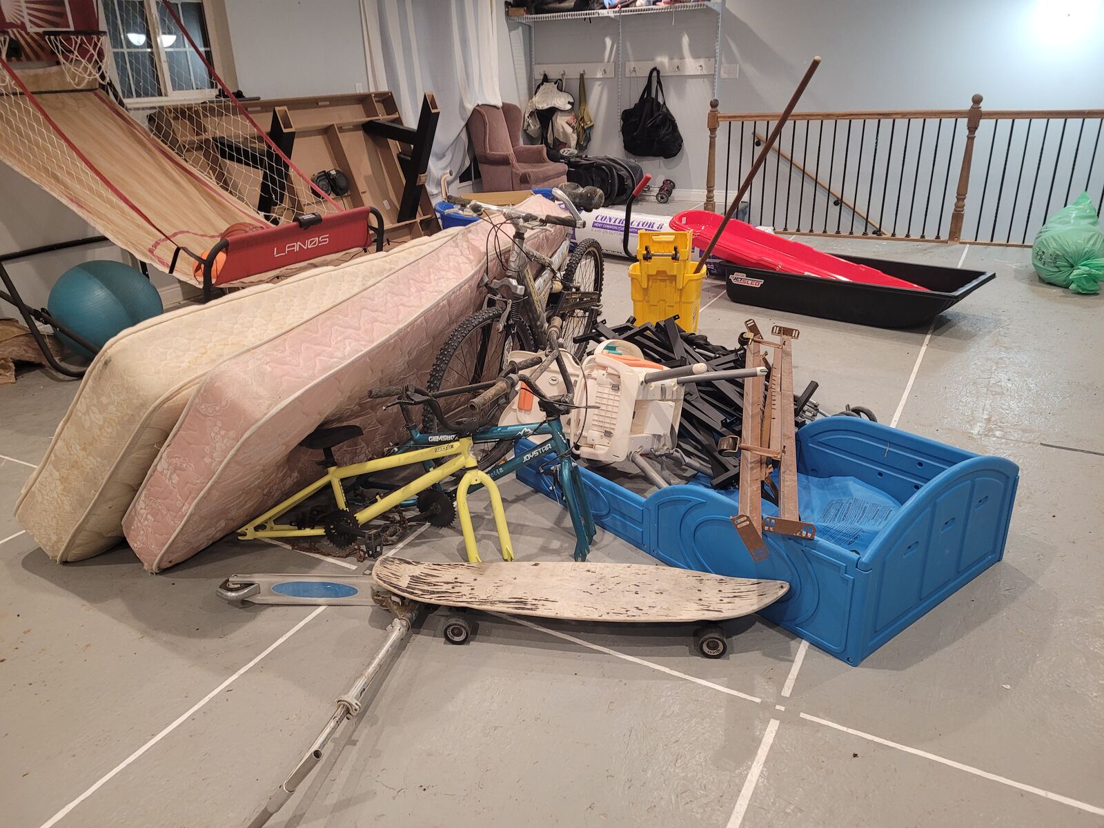 ​HUGE GARAGE CLEAROUT! Bikes, Bed Frames, Flat Screen TV & More