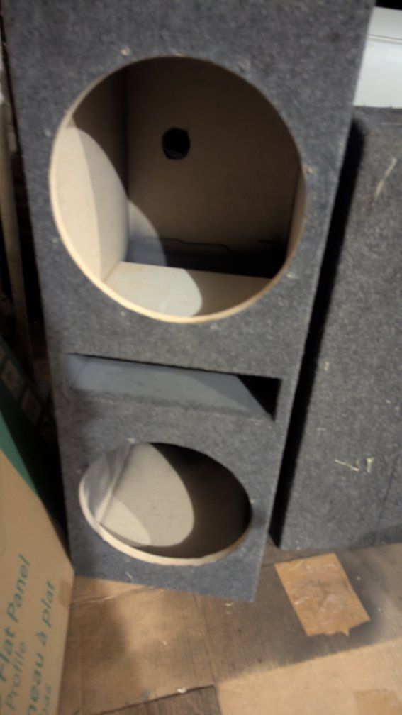 Dual Subwoofer Enclosure Speaker Box - Used Carpeted Audio Box 12"