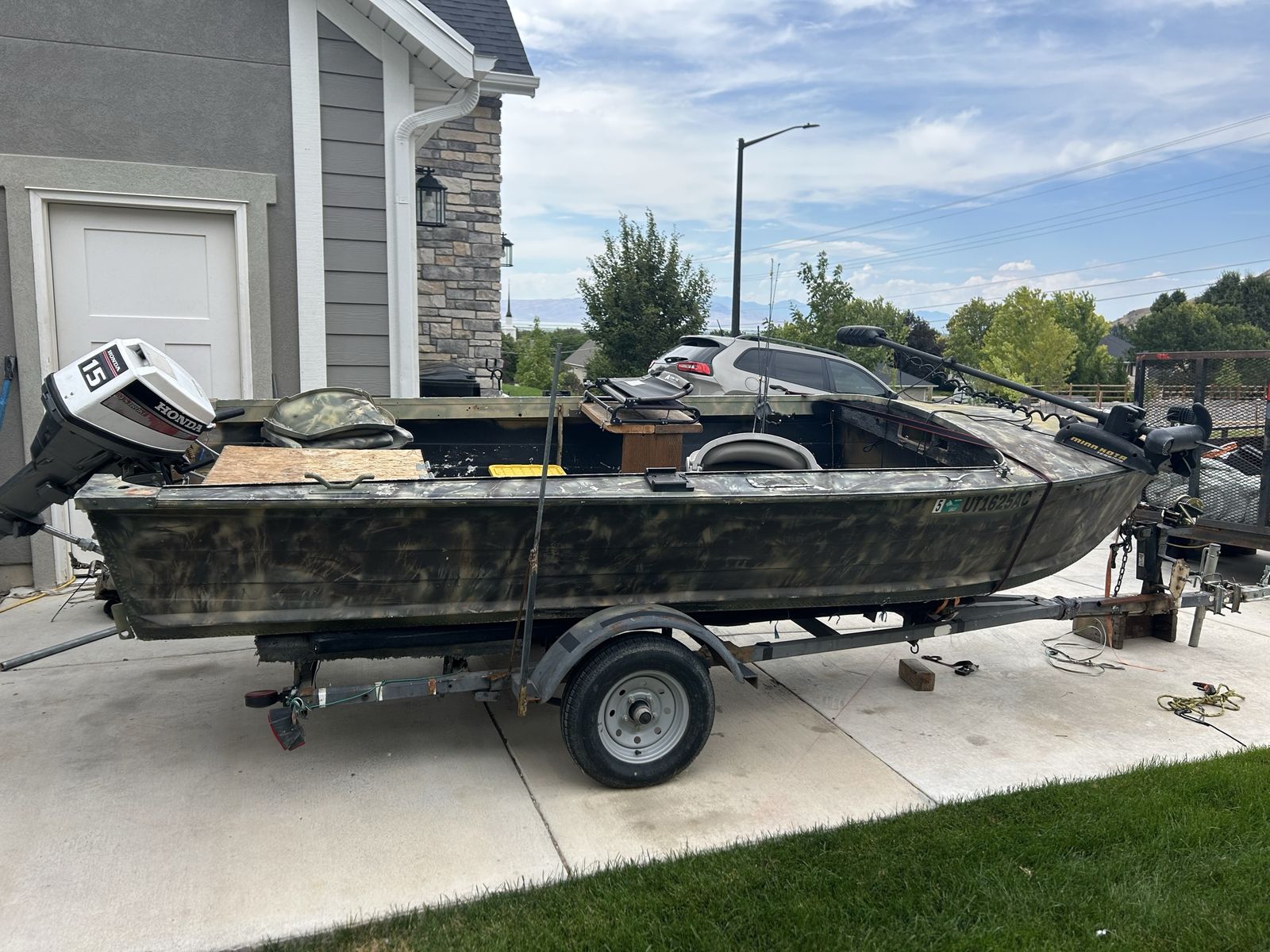 16’ Aluminum Fishing Boat & Trailer – $2,000 OBO