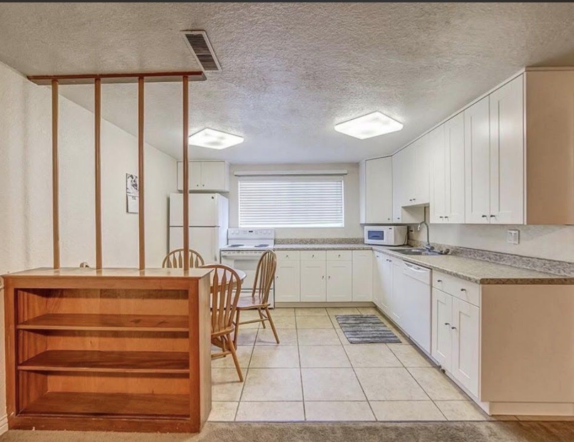 BYU CONTRACTED WOMENS APARTMENT - SELLING ASAP