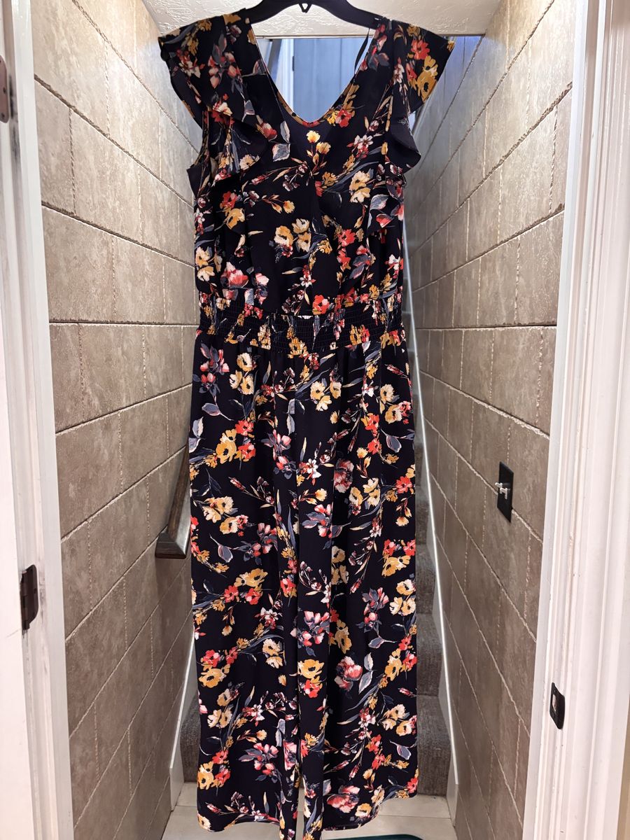 Women’s Darling Floral Romper Size Medium
