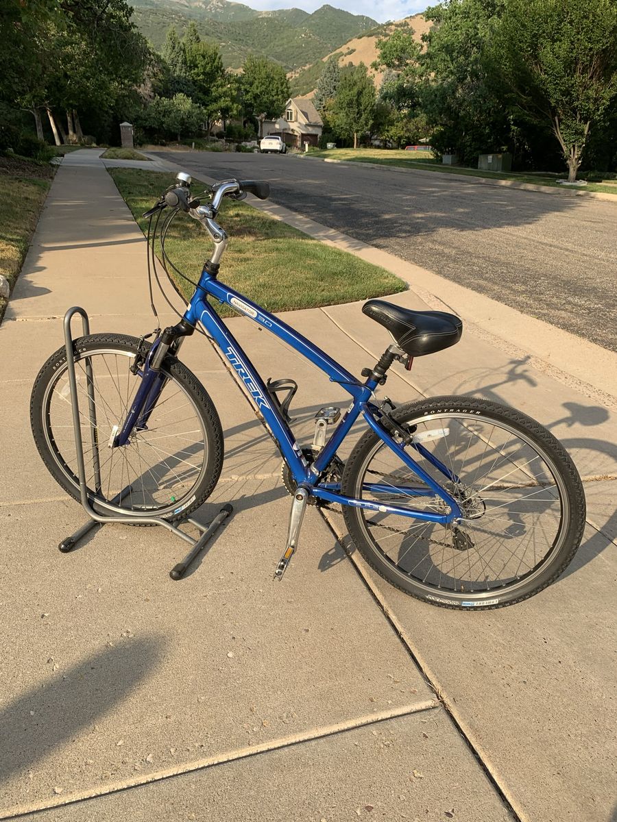 Track navigator 3.0/16.5 inches/blue comfort commuter/3 x 8 Shimano drive train compares to 10+ speed gear system/low miles