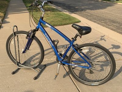 Track navigator 3.0/16.5 inches/blue comfort commuter/3 x 8 Shimano drive train compares to 10+ speed gear system/low miles
