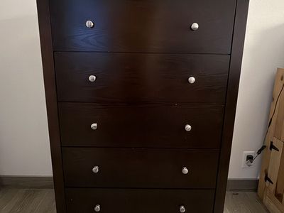 Excellent Condition 5-drawer Dresser