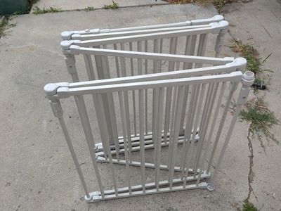metal play yard with gate