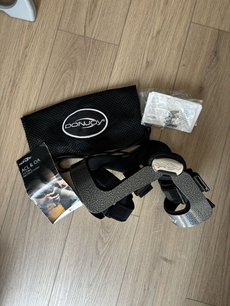 DonJoy Armor Knee Brace with Mesh Bag - Right Leg