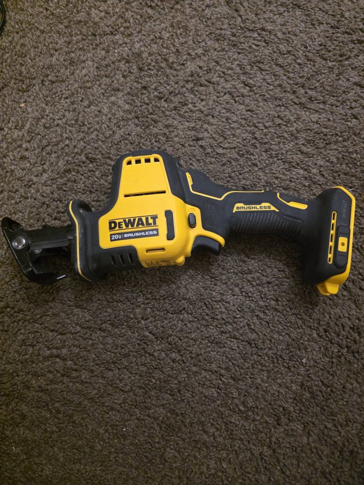 DEWALT ATOMIC 20V MAX Cordless Brushless Compact Reciprocating Saw Tool Only