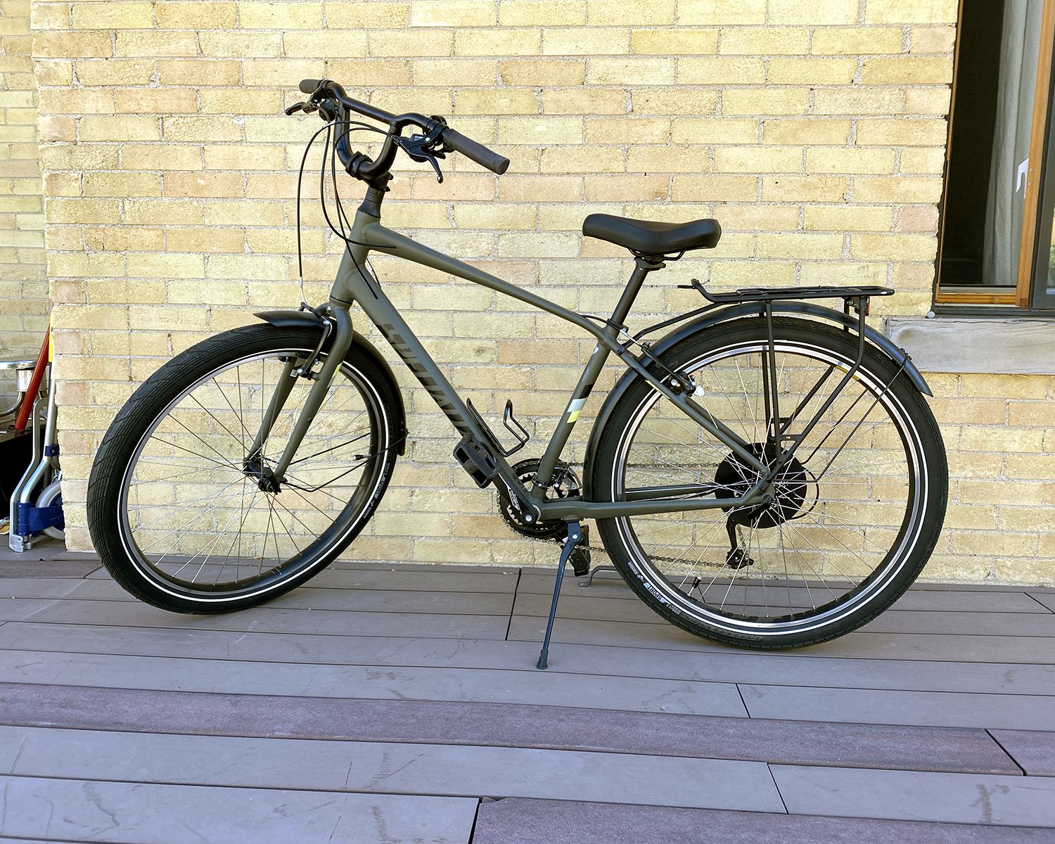 Specialized Roll Sport - comfort-focused hybrid bike Medium Size w/extras