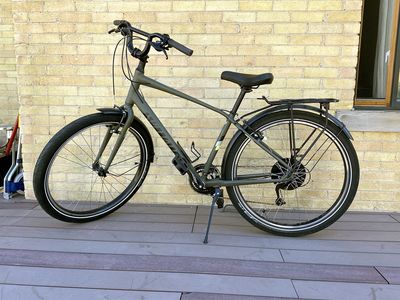 Specialized Roll Sport - comfort-focused hybrid bike Medium Size w/extras