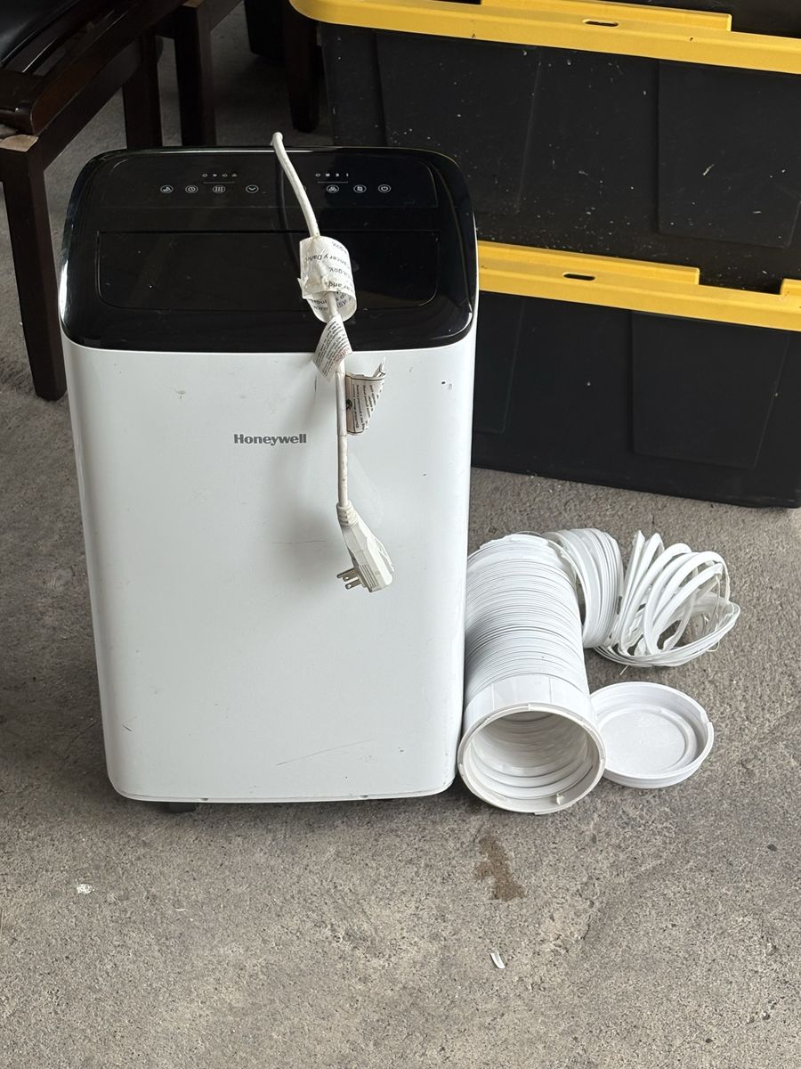 Honeywell Portable Air Conditioner with Hose Kit Used