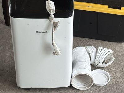 Honeywell Portable Air Conditioner with Hose Kit Used