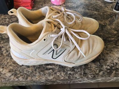 New Balance Fresh Foam 3000v5 Molded Baseball Cleats Size 8.5 Tan/White