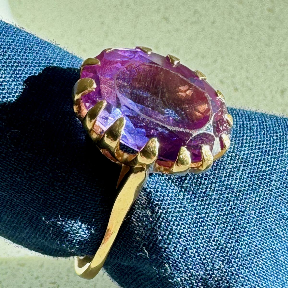 Vintage Mid-Century 14K Gold Color-Change Amethyst Cocktail Ring (6g / Size 9.5)