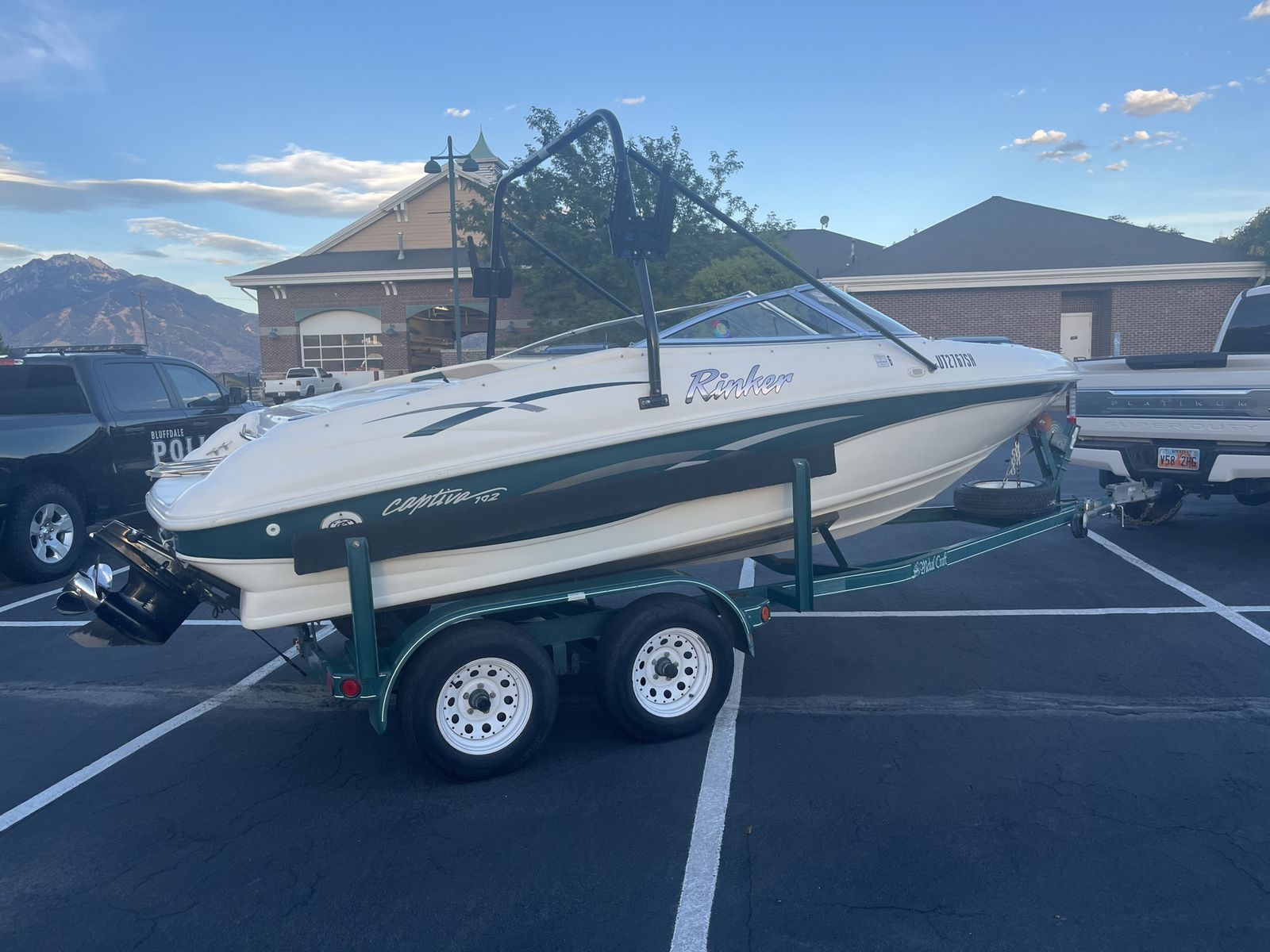 Rinker Captiva 192 Bowrider Boat with Trailer