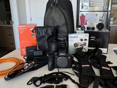 Sony a7R V Full Camera Kit (Excellent Condition)