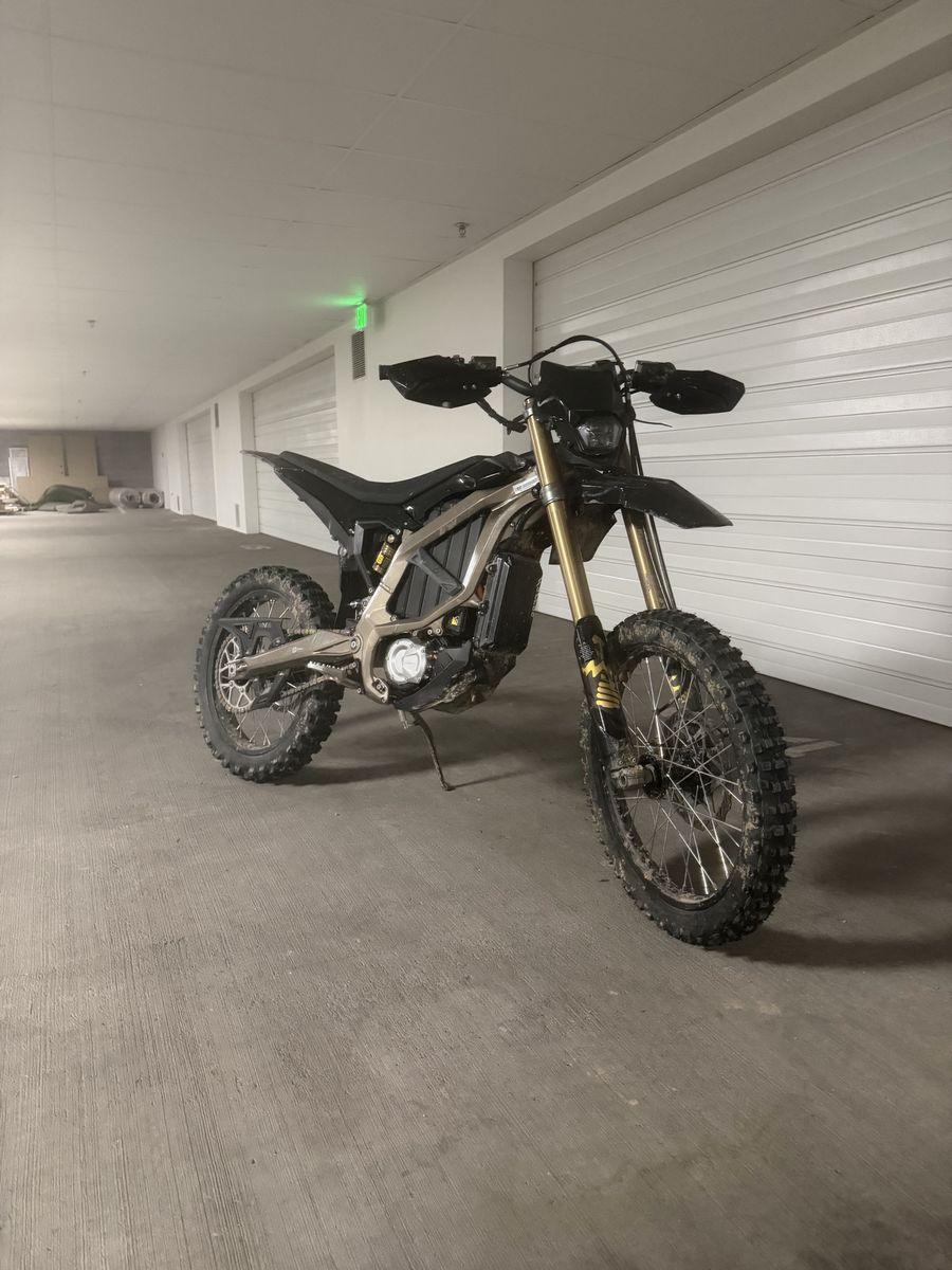 Surron Ultra Bee, like new, low miles