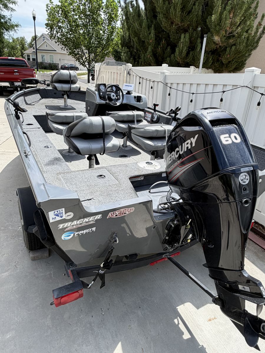 2018 Tracker Pro Guide V-16 SC – 60HP Mercury – Turn-Key Ready!