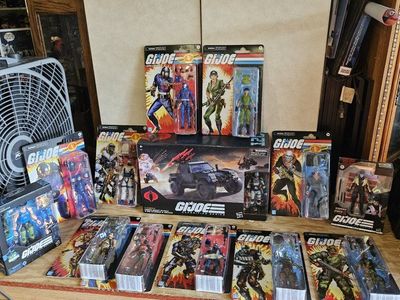 G.I. Joe Classified Series Action Figures & Cobra Stinger Vehicle Lot Sealed