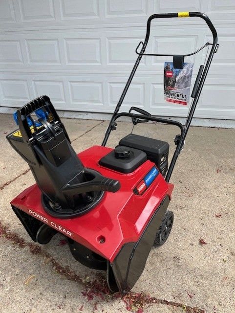 Toro Snowblower 721E - Like New