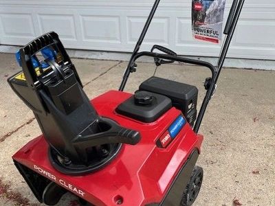 Toro Snowblower 721E - Like New