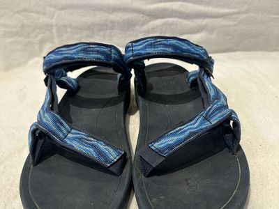 Teva youth, size 6 blue wave, print sports sandals