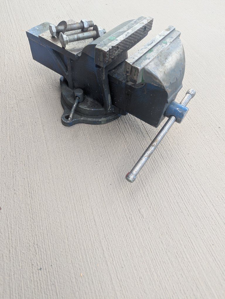 Main image 4
