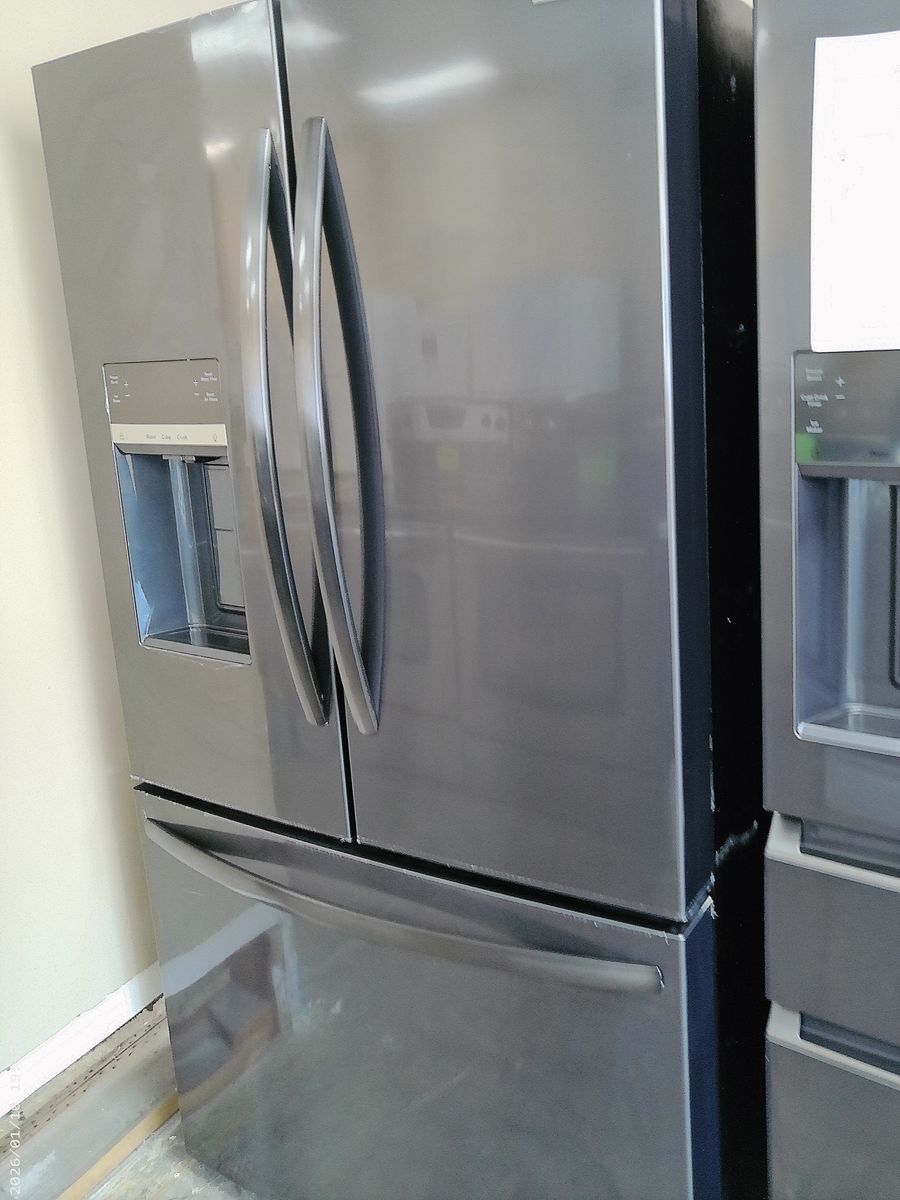 NEW 28cf Black Stainless~1 Year Factory Warranty~Water and Ice Dispensers