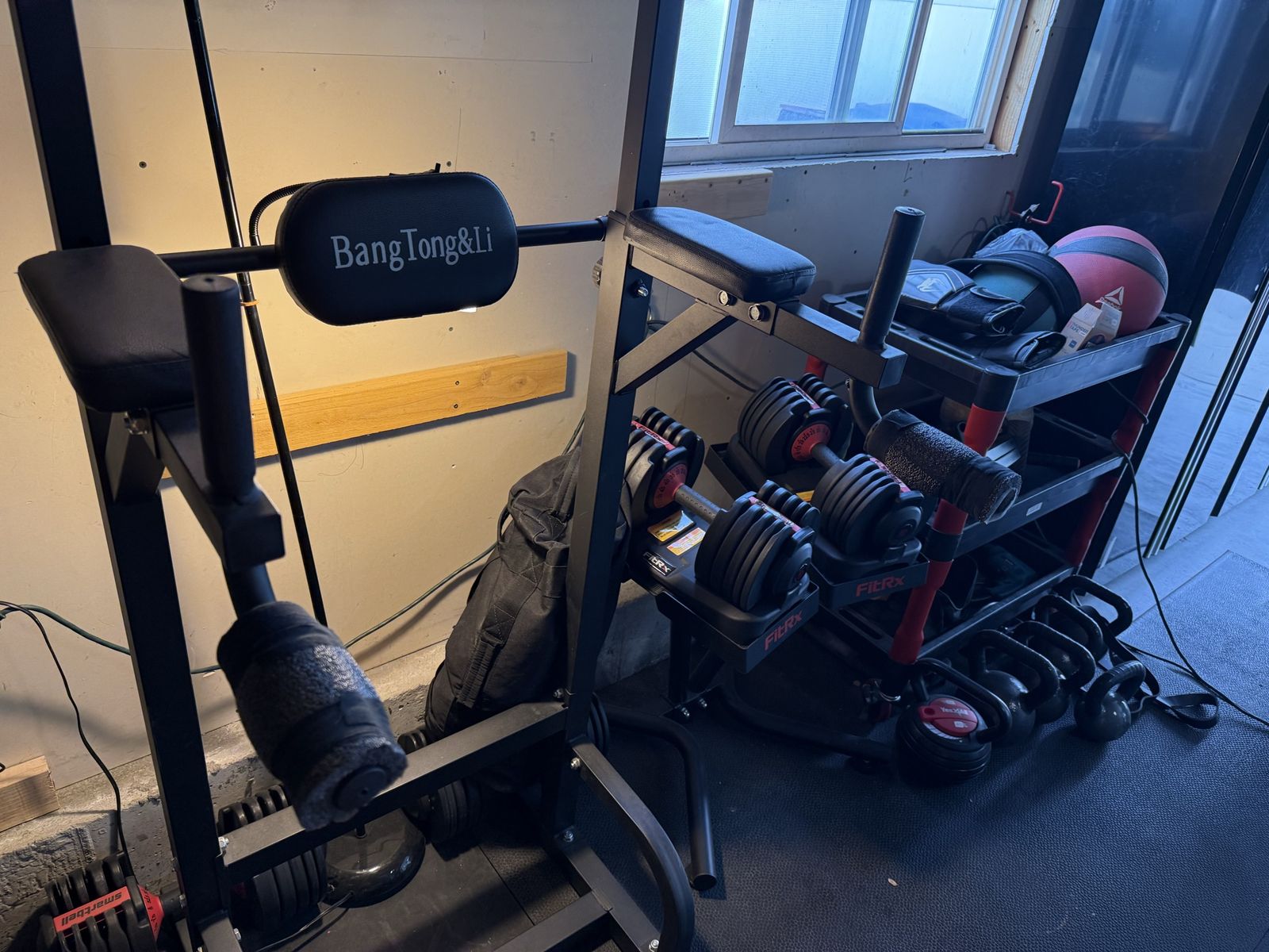 Power Tower Pull Up Bar Dip Station with Bench & Dumbbell Rack Home Gym