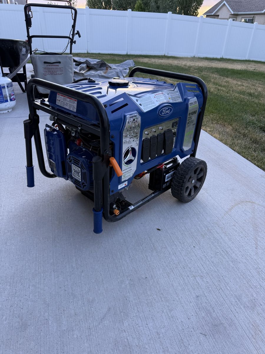 Ford 11050W Dual Fuel Portable Generator (9000 Running Watts Gas/Propane)
