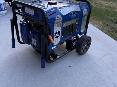 Ford 11050W Dual Fuel Portable Generator (9000 Running Watts Gas/Propane)