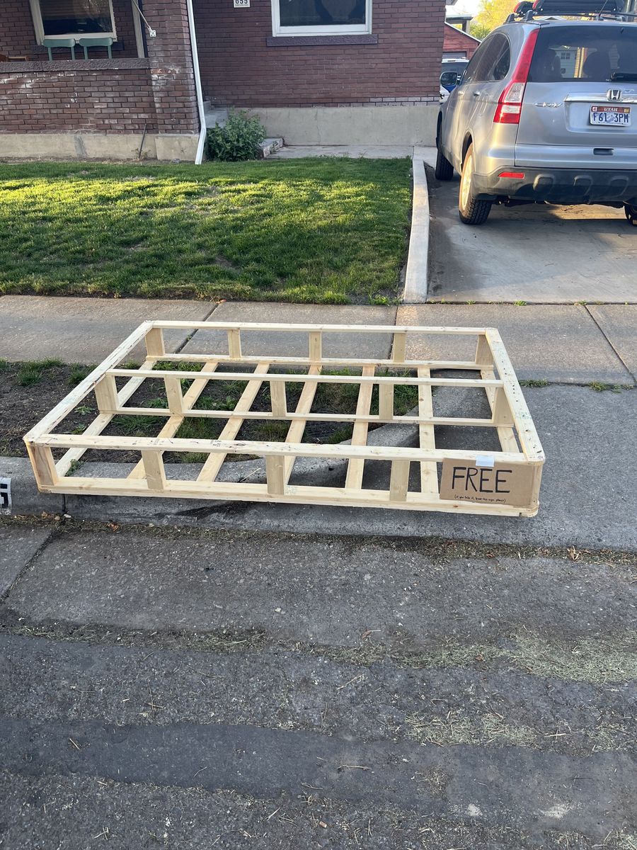 Free wooden mattress foundation