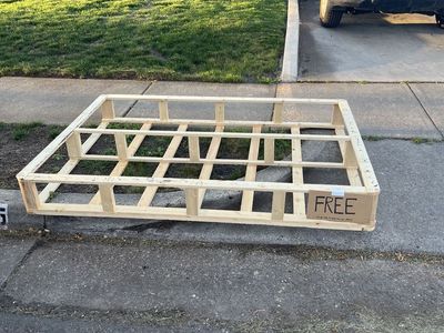 Free wooden mattress foundation