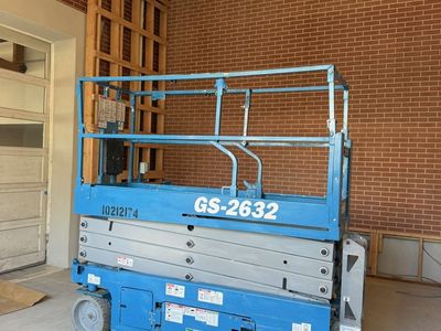 SCISSOR LIFT RENTAL. 19 - 26 - 32FT.