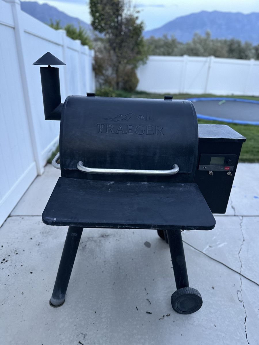 Traeger Pro 575 w/ Cover