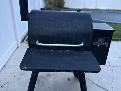 Traeger Pro 575 w/ Cover