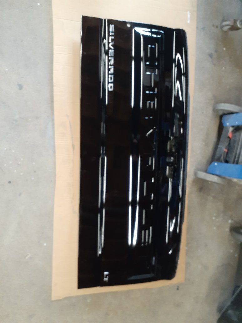 Black Chevrolet Silverado LT Tailgate Panel 2020-25