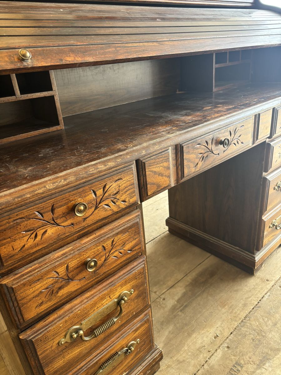 Roll top desk